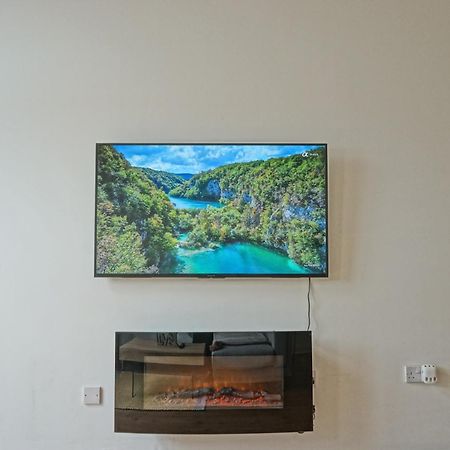 Soak Up The Light At A Soothing, Stylish Apartment In Swansea Marina Zewnętrze zdjęcie