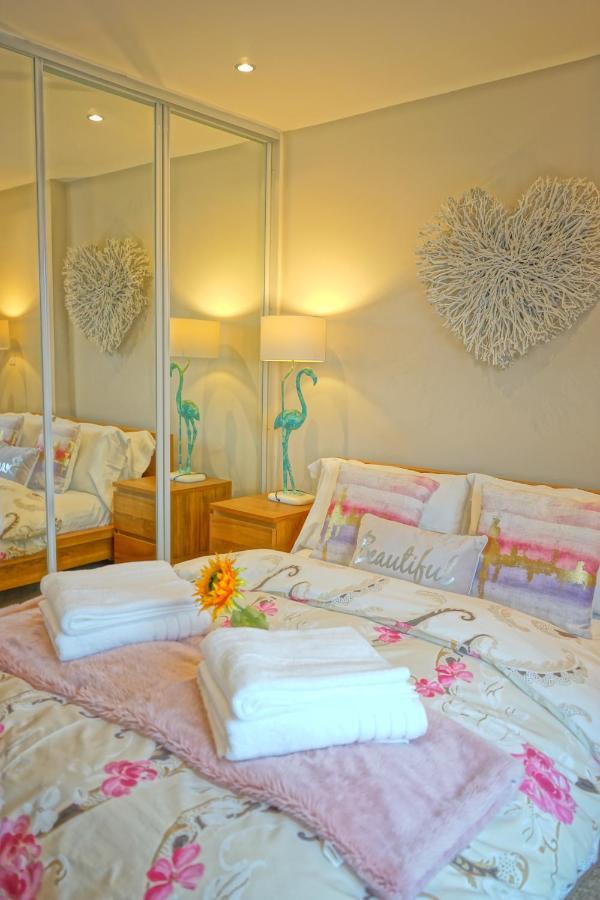 Soak Up The Light At A Soothing, Stylish Apartment In Swansea Marina Zewnętrze zdjęcie