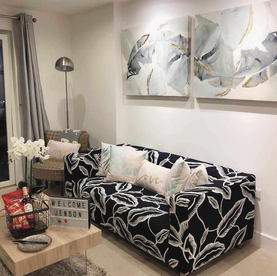 Soak Up The Light At A Soothing, Stylish Apartment In Swansea Marina Zewnętrze zdjęcie