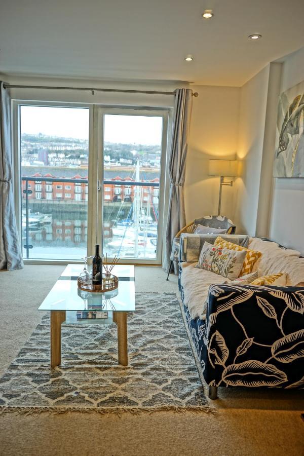 Soak Up The Light At A Soothing, Stylish Apartment In Swansea Marina Zewnętrze zdjęcie