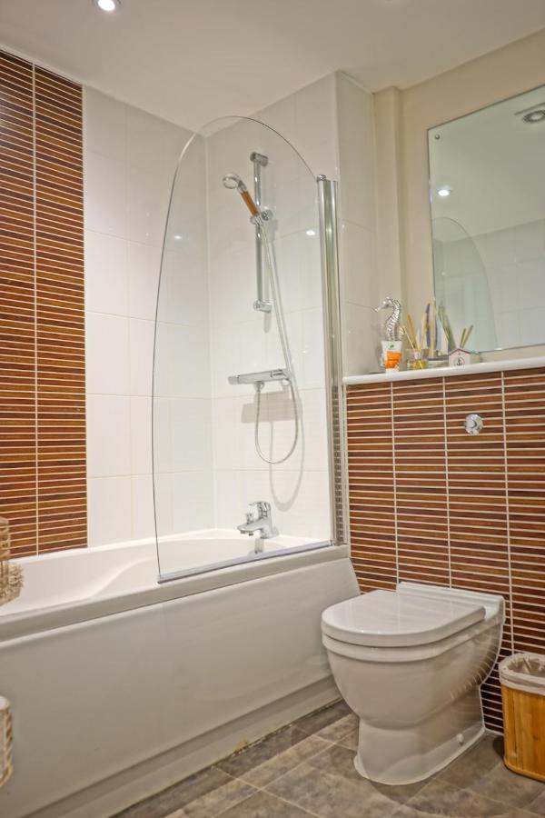 Soak Up The Light At A Soothing, Stylish Apartment In Swansea Marina Zewnętrze zdjęcie
