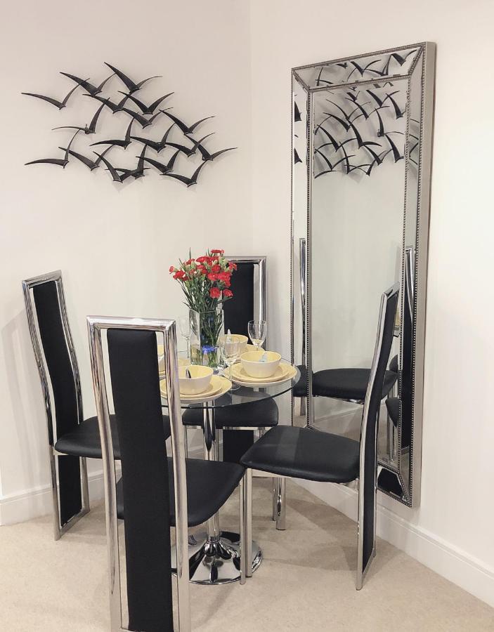 Soak Up The Light At A Soothing, Stylish Apartment In Swansea Marina Zewnętrze zdjęcie