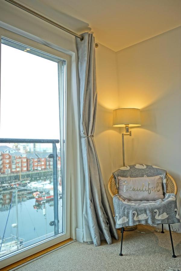 Soak Up The Light At A Soothing, Stylish Apartment In Swansea Marina Zewnętrze zdjęcie