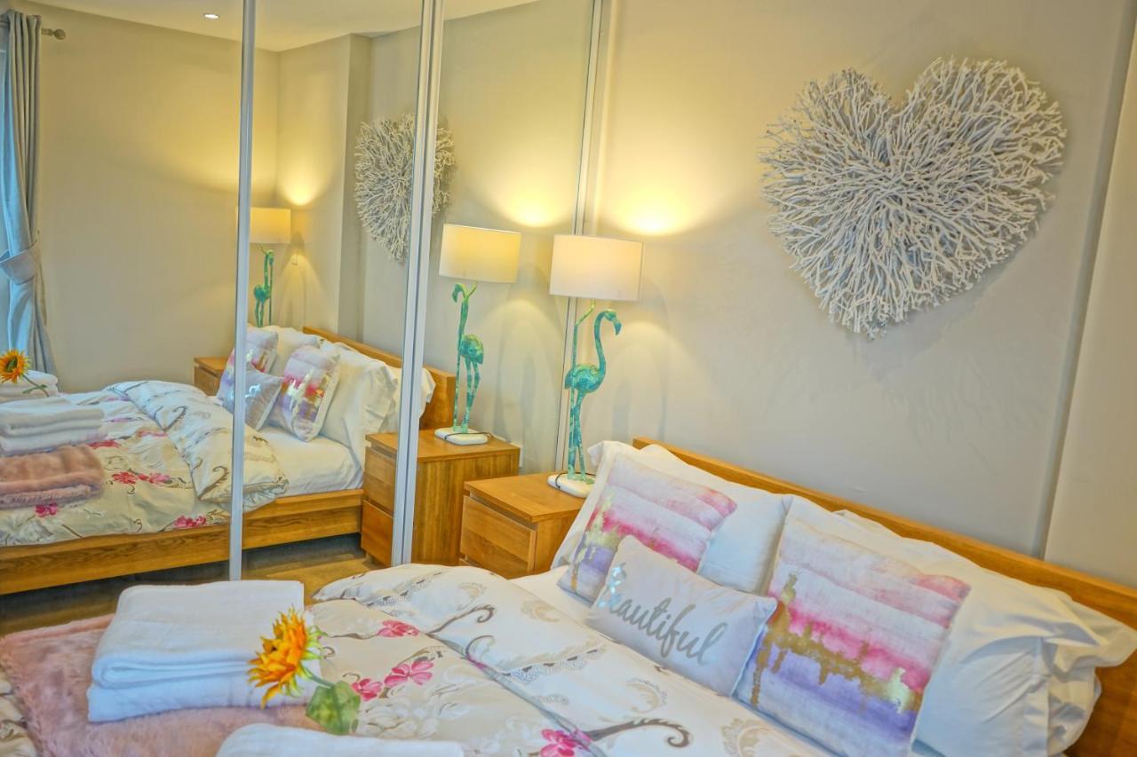 Soak Up The Light At A Soothing, Stylish Apartment In Swansea Marina Zewnętrze zdjęcie