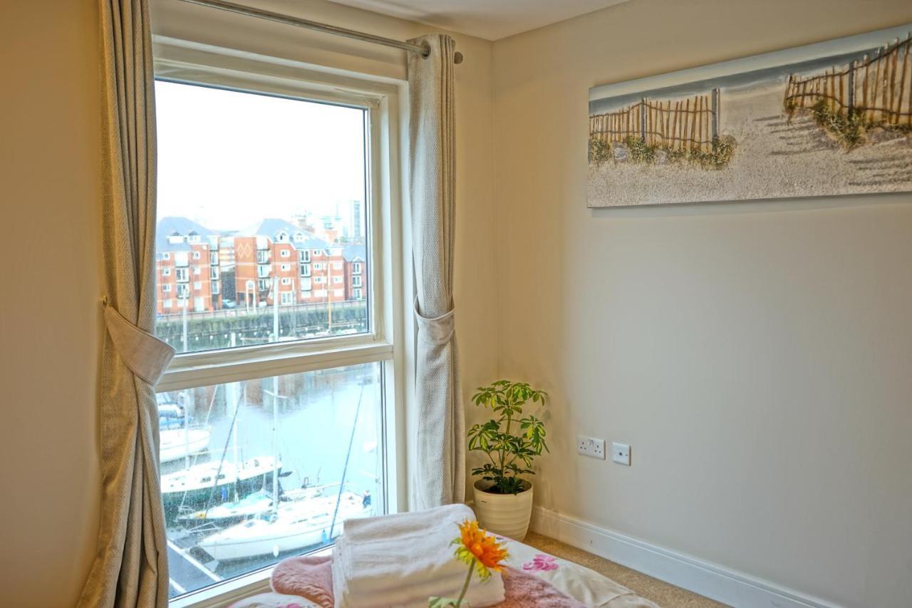 Soak Up The Light At A Soothing, Stylish Apartment In Swansea Marina Zewnętrze zdjęcie