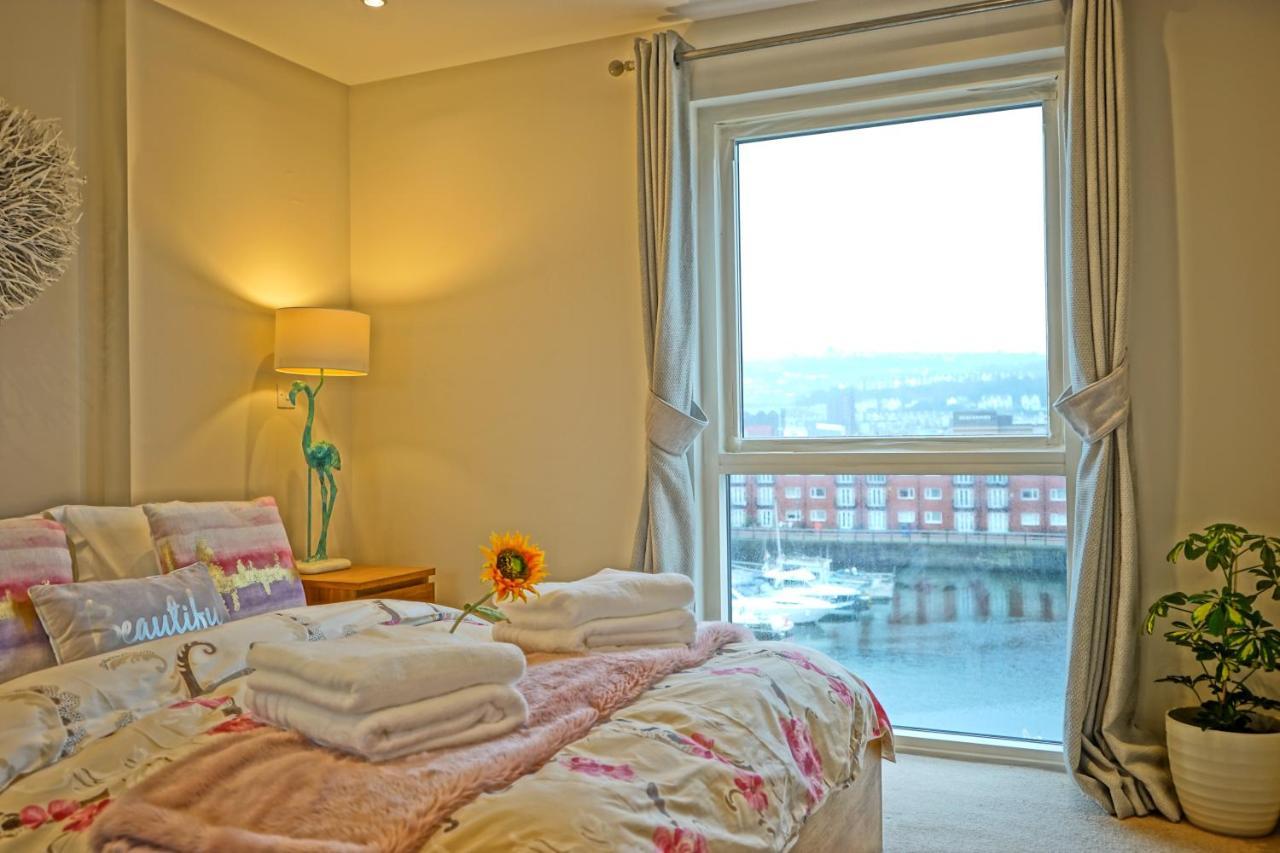 Soak Up The Light At A Soothing, Stylish Apartment In Swansea Marina Zewnętrze zdjęcie