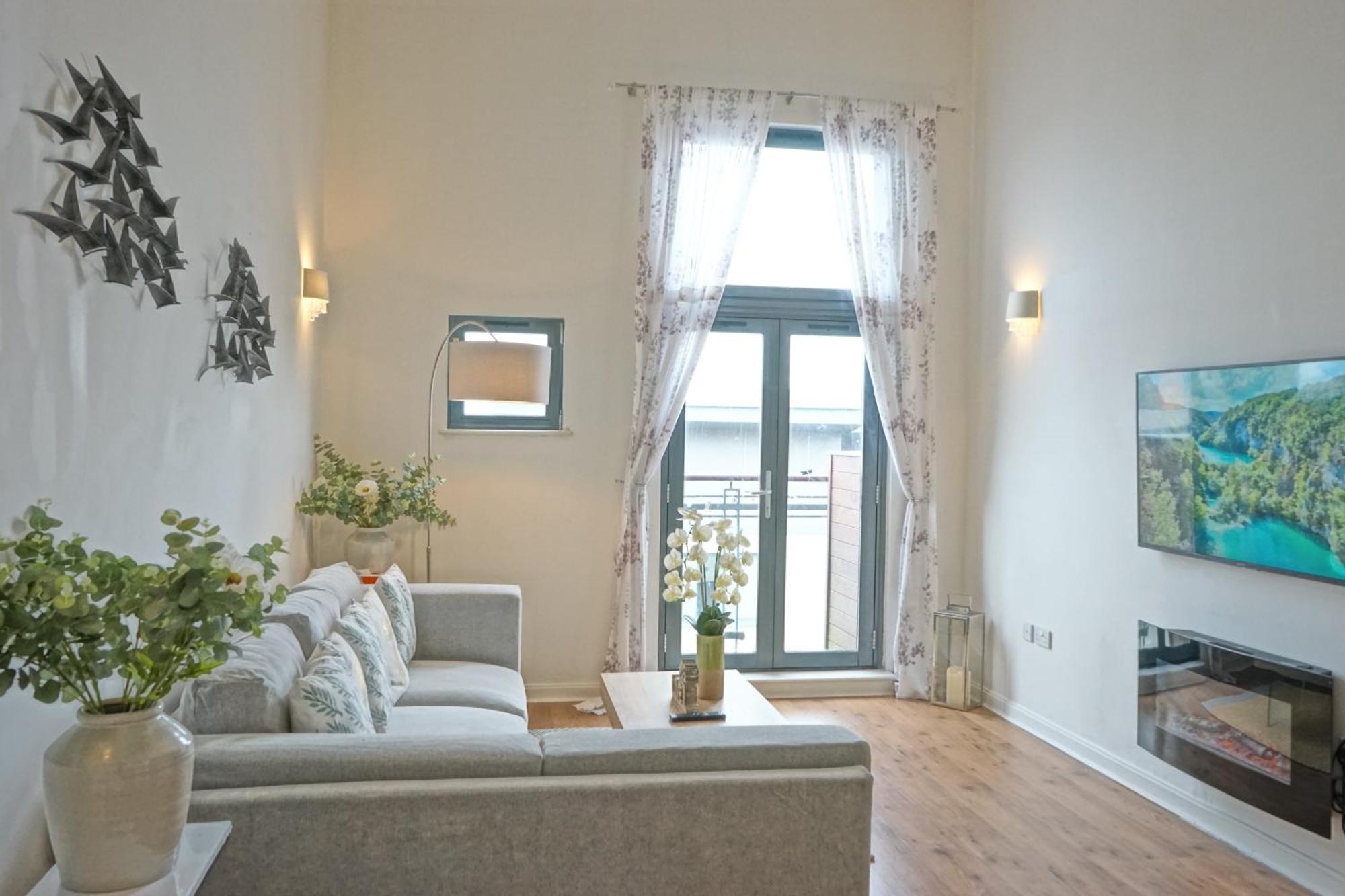 Soak Up The Light At A Soothing, Stylish Apartment In Swansea Marina Zewnętrze zdjęcie