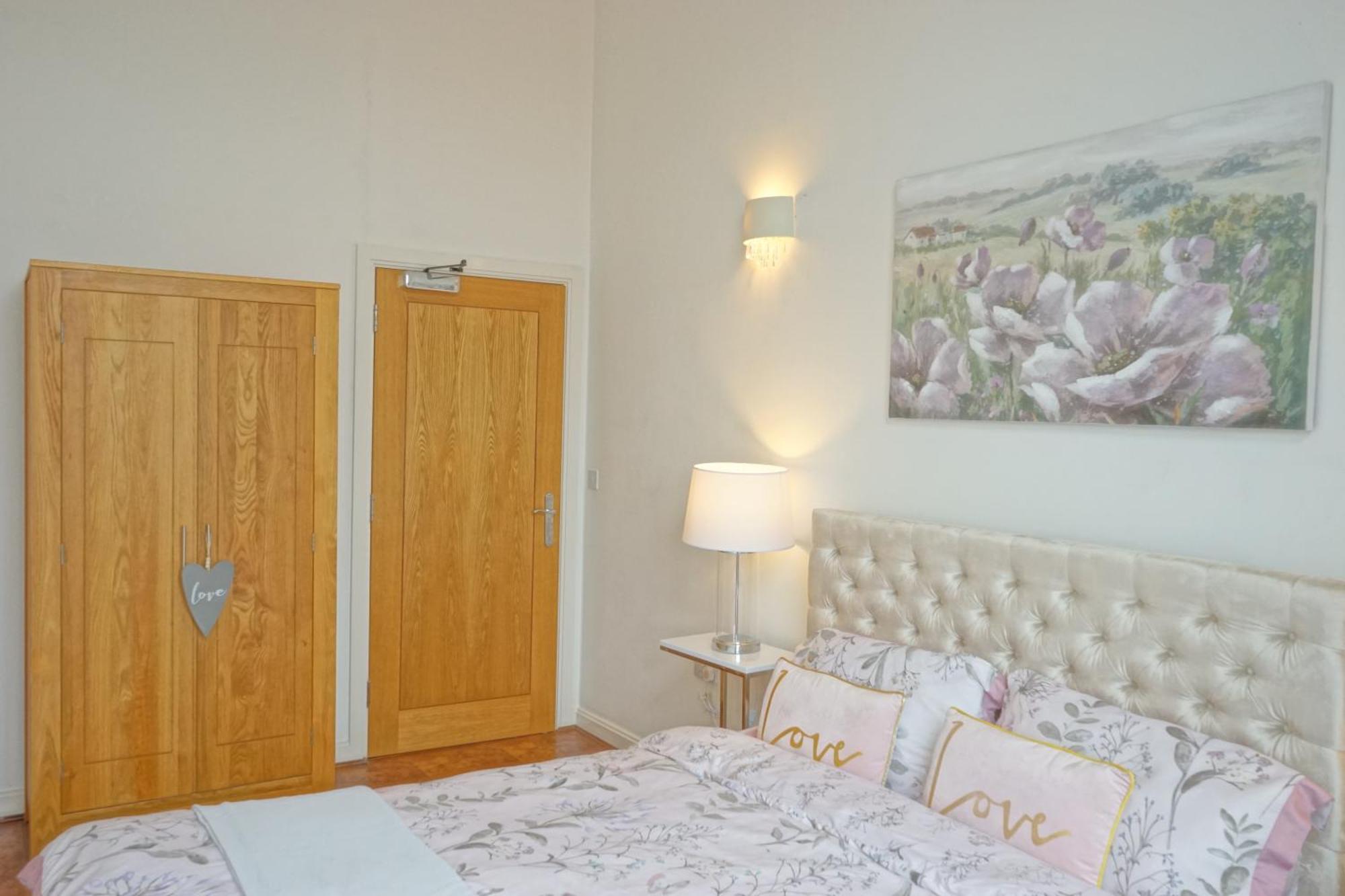 Soak Up The Light At A Soothing, Stylish Apartment In Swansea Marina Zewnętrze zdjęcie