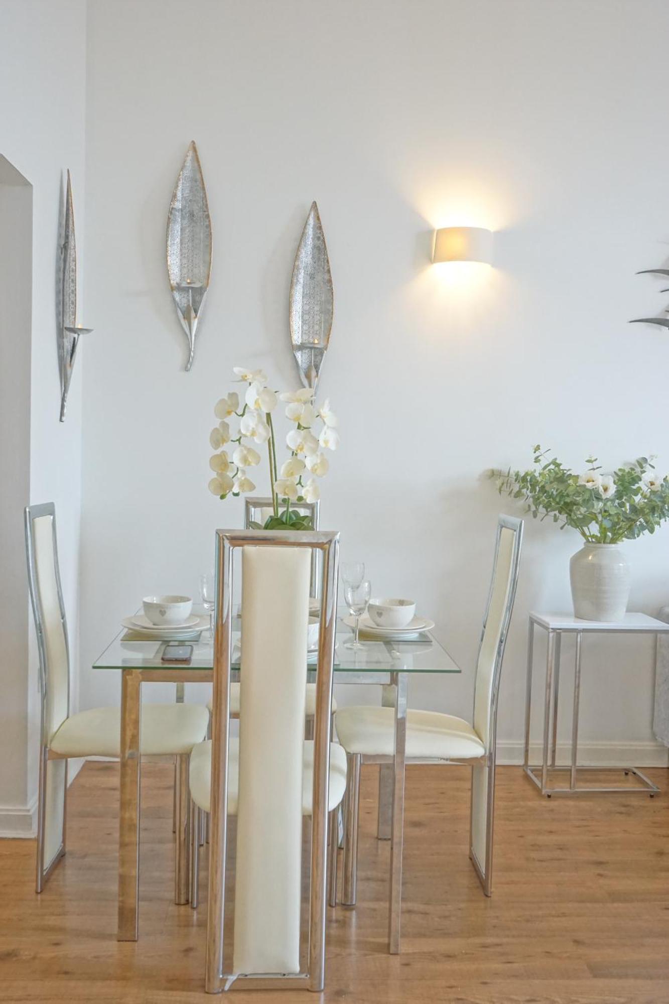 Soak Up The Light At A Soothing, Stylish Apartment In Swansea Marina Zewnętrze zdjęcie