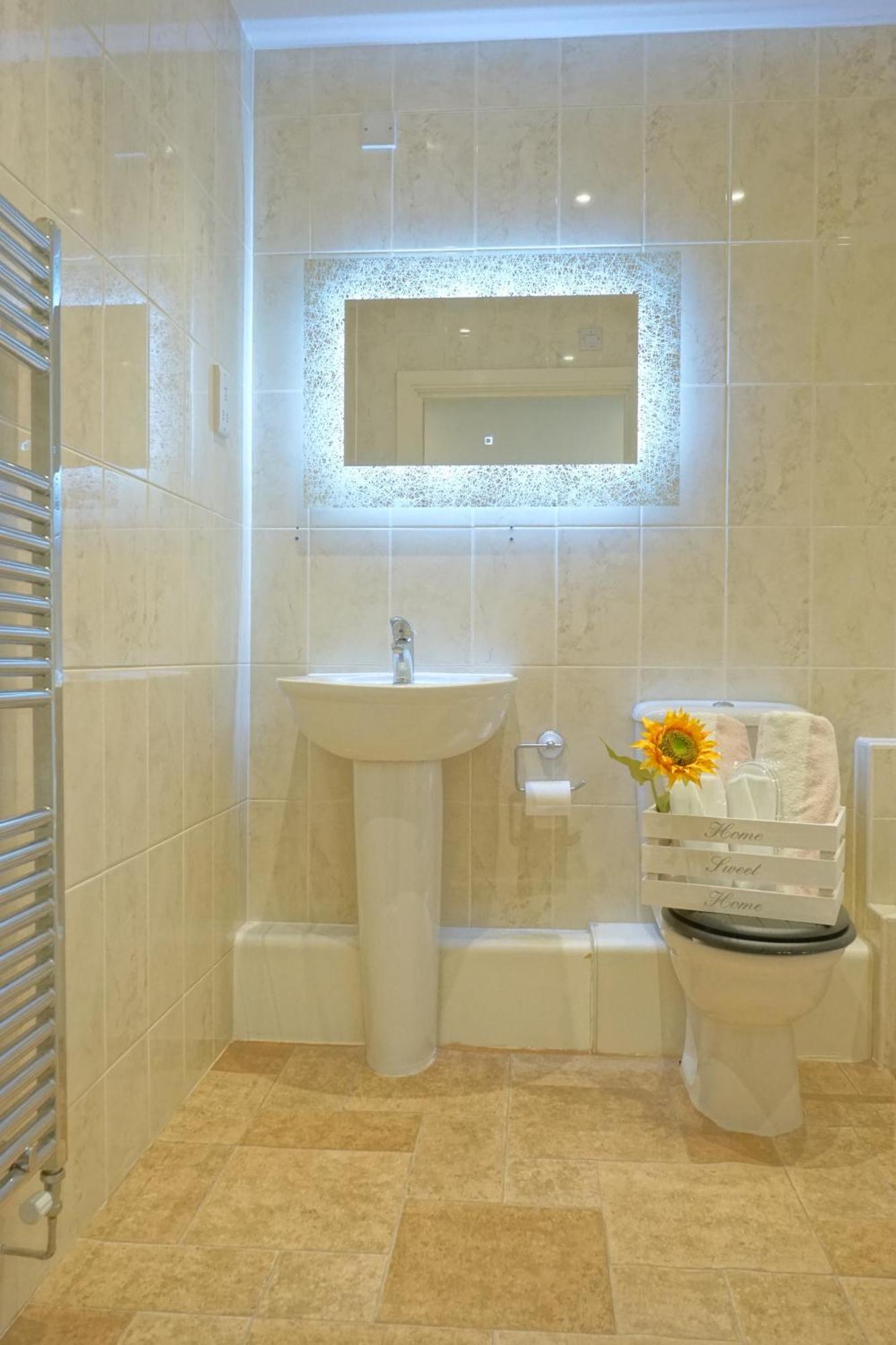 Soak Up The Light At A Soothing, Stylish Apartment In Swansea Marina Zewnętrze zdjęcie