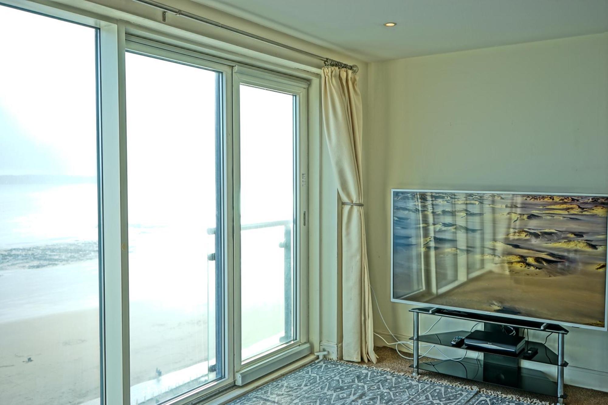 Soak Up The Light At A Soothing, Stylish Apartment In Swansea Marina Pokój zdjęcie